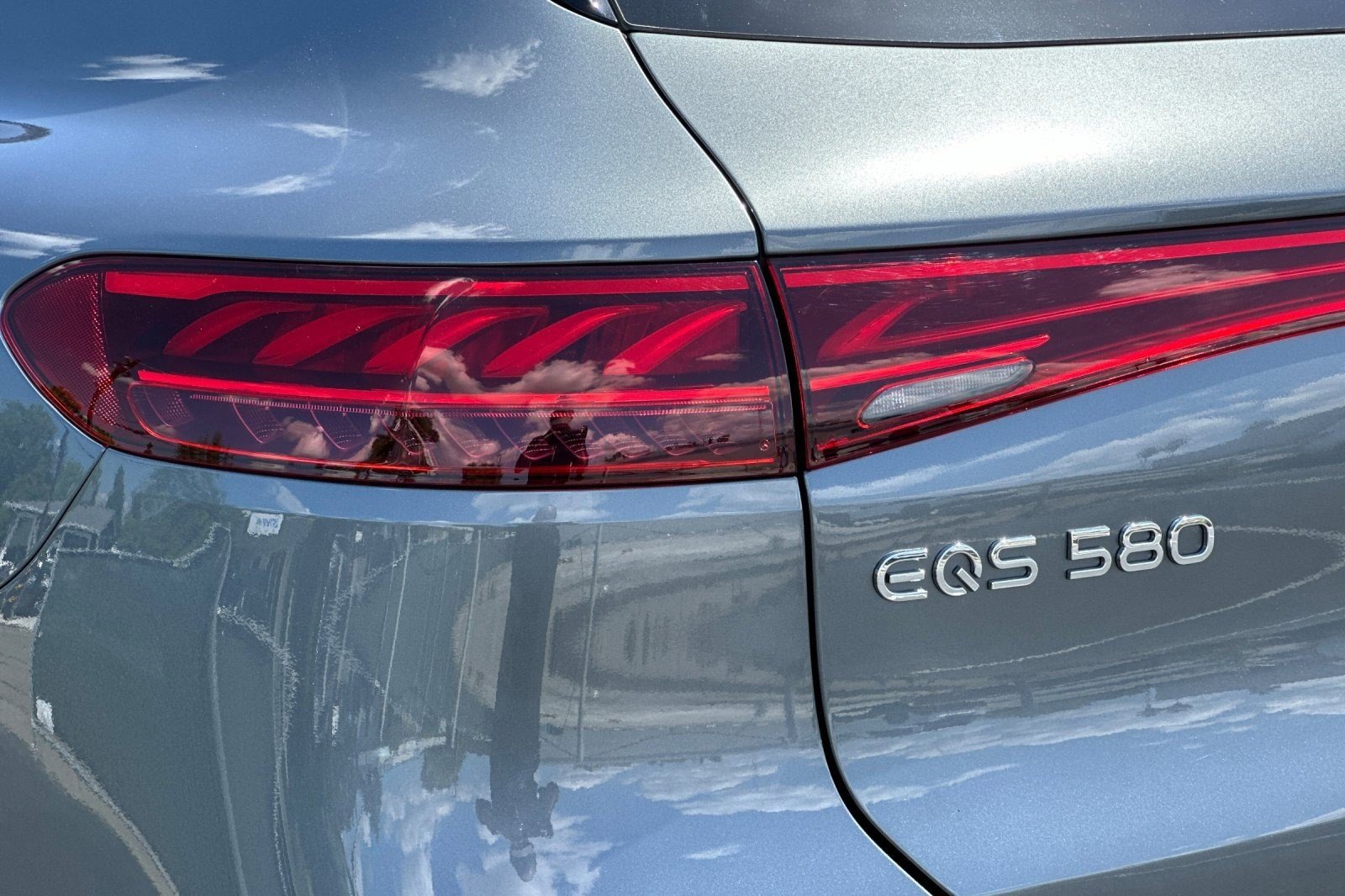 Used 2023 Mercedes-Benz EQS 580 4MATIC SUV image 12