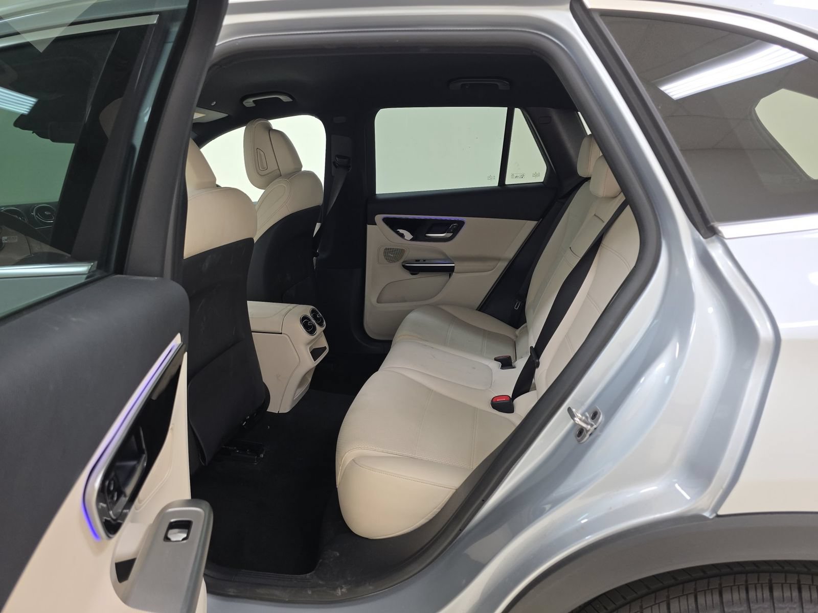 Used 2025 Mercedes-Benz GLC 350e 4MATIC image 13