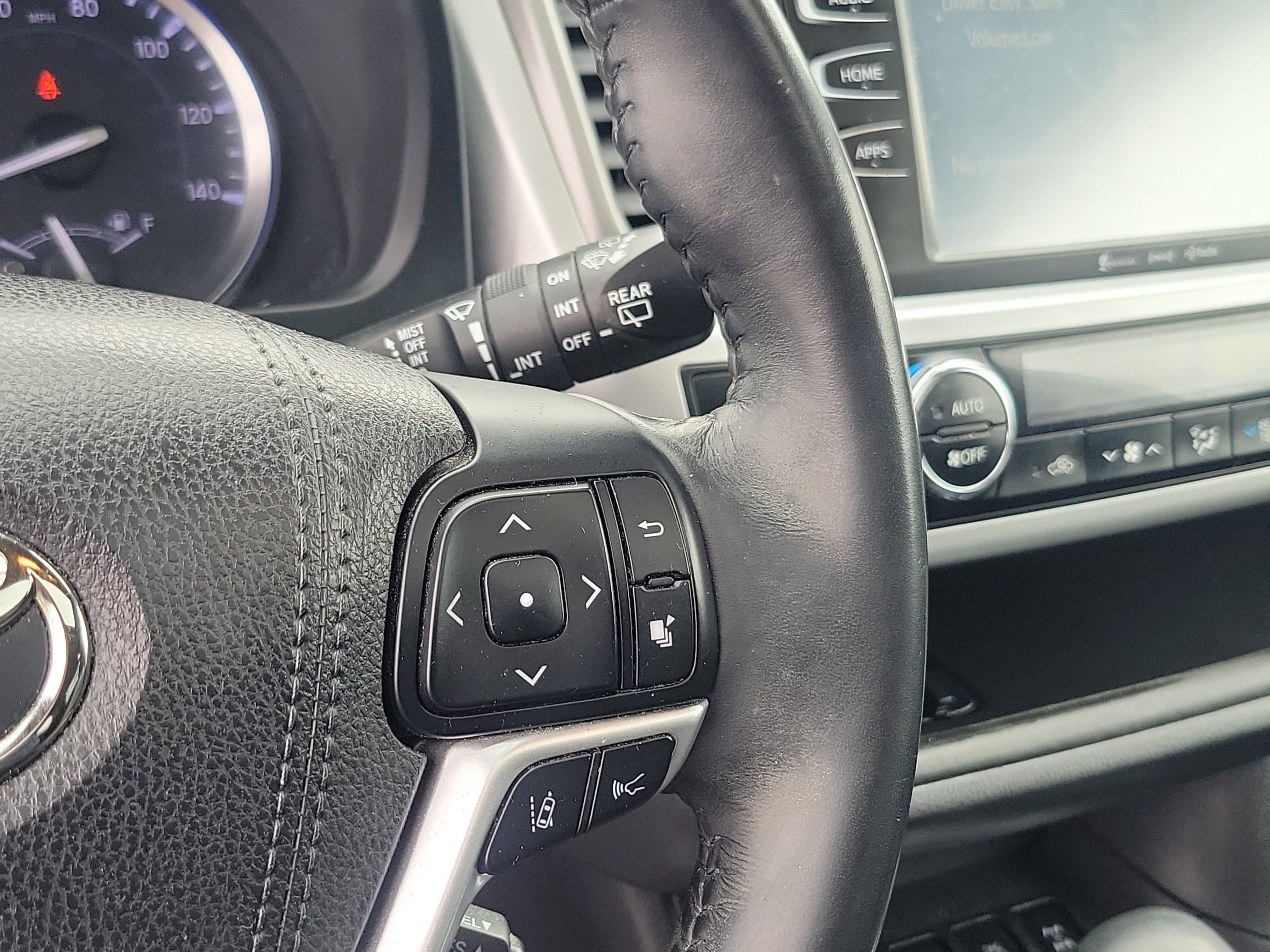 Certified 2018 Toyota Highlander SE AWD/4WD image 25