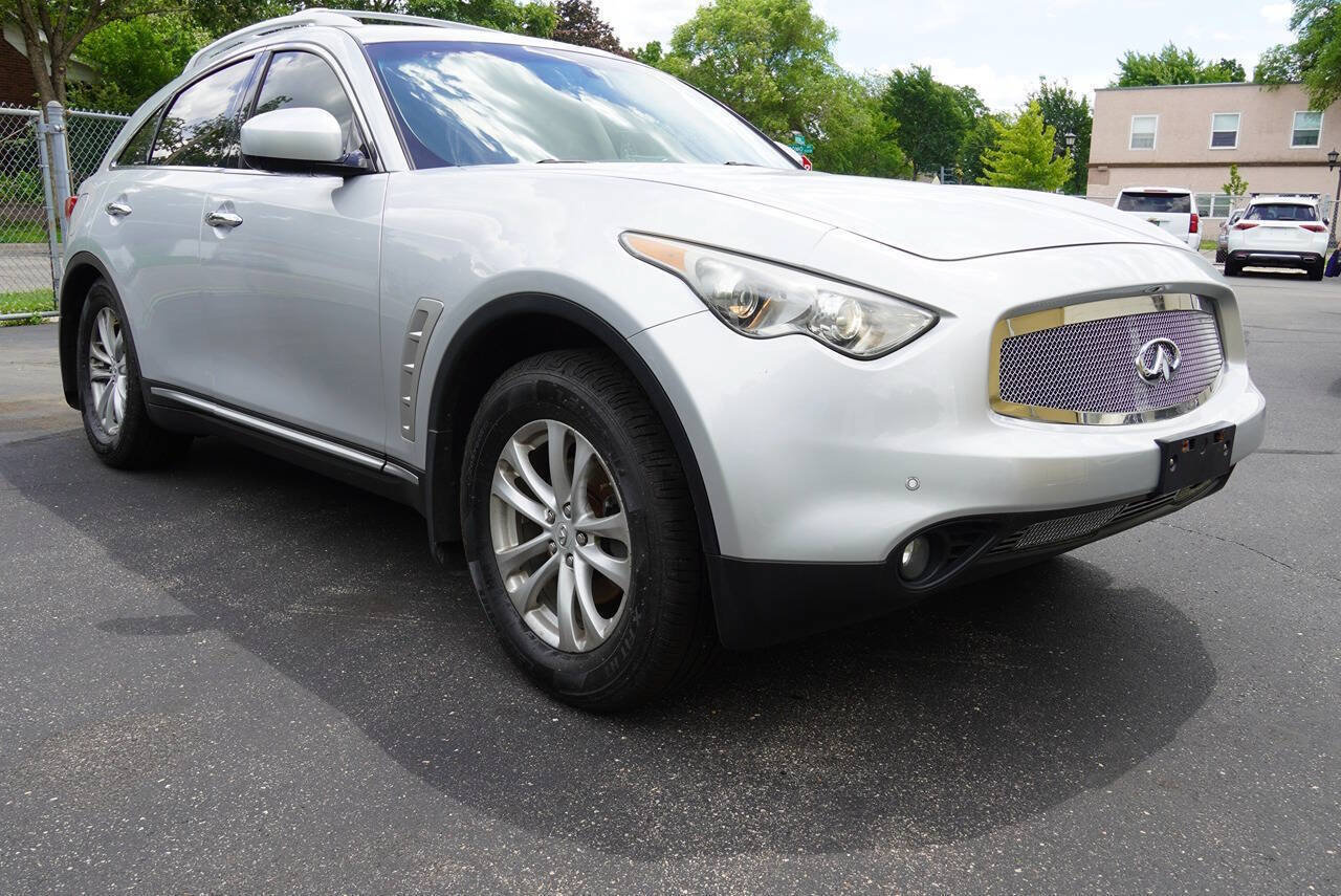Used 2010 INFINITI FX35 AWD w/ Navigation Pkg image 3