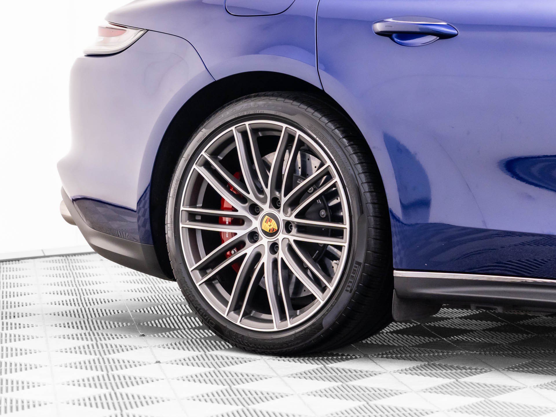 Used 2023 Porsche Panamera Turbo S Executive AWD/4WD image 35
