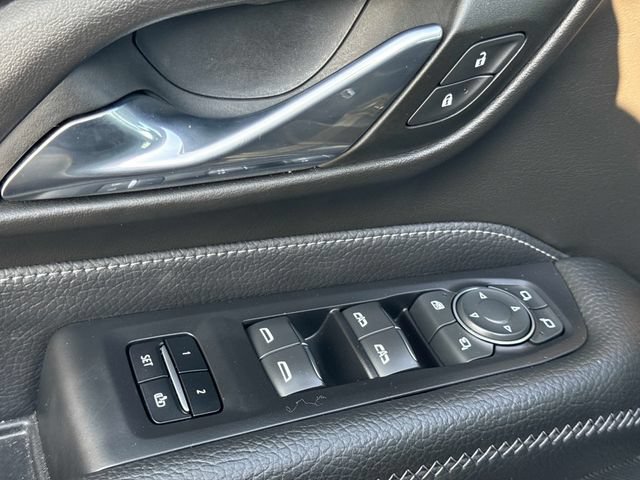 Used 2023 GMC Yukon Denali AWD/4WD image 15
