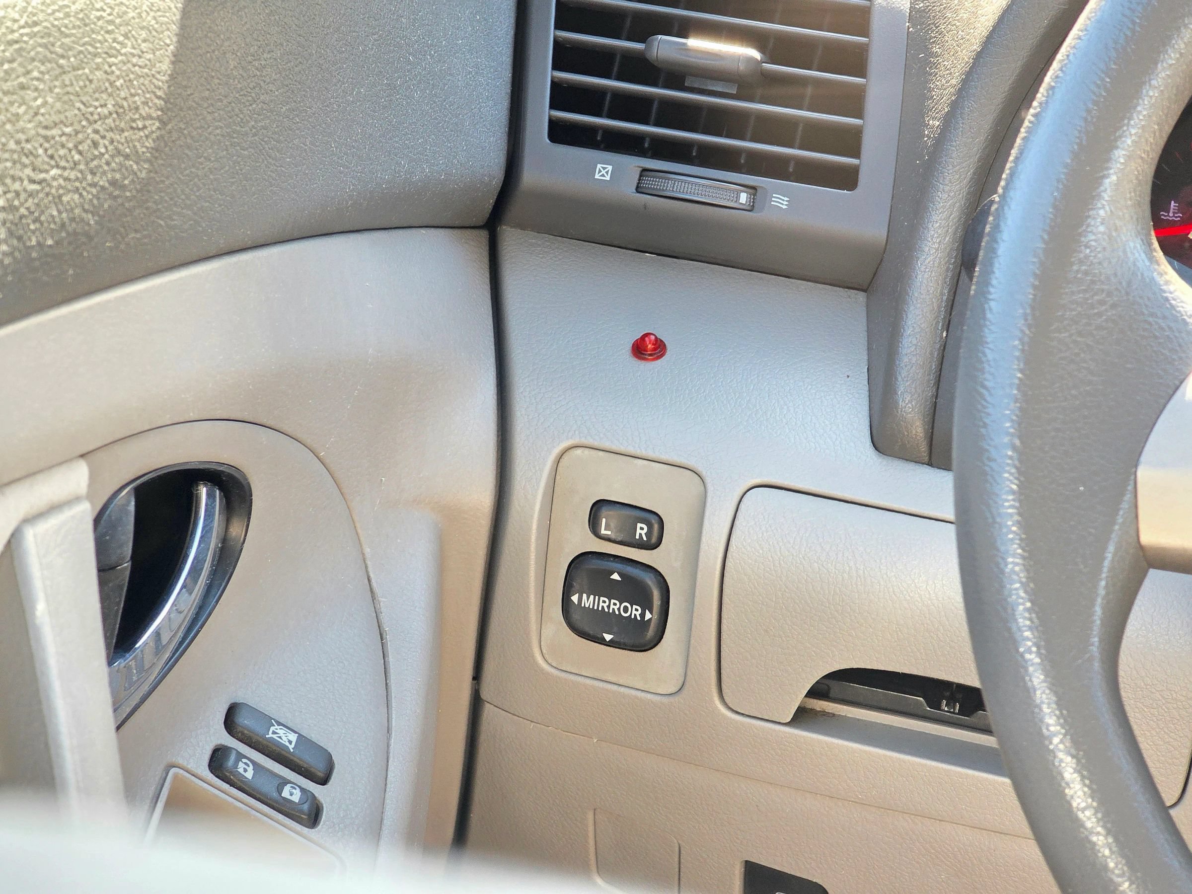 Used 2010 Toyota Camry LE FWD image 19