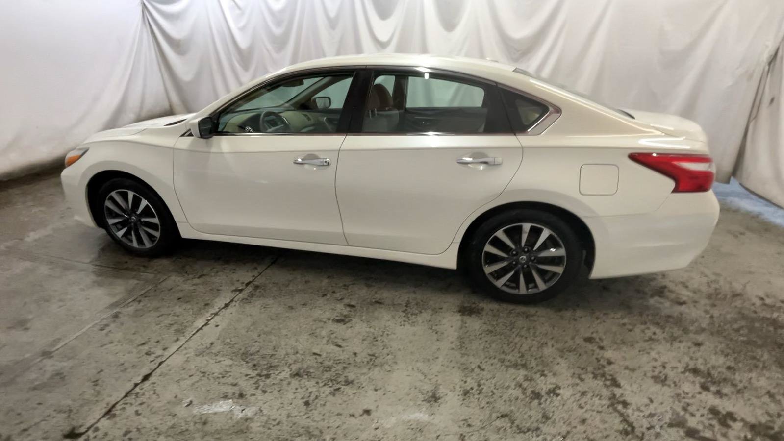 Used 2017 Nissan Altima 2.5 SV FWD image 12