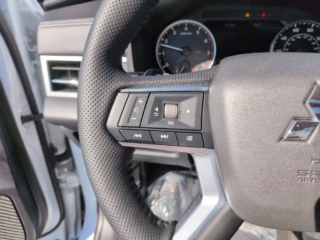 New 2026 Mitsubishi Outlander AWD image 21