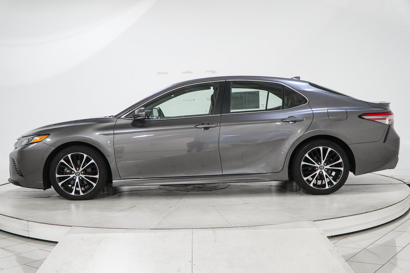 Used 2019 Toyota Camry SE w/ Audio Package FWD image 5