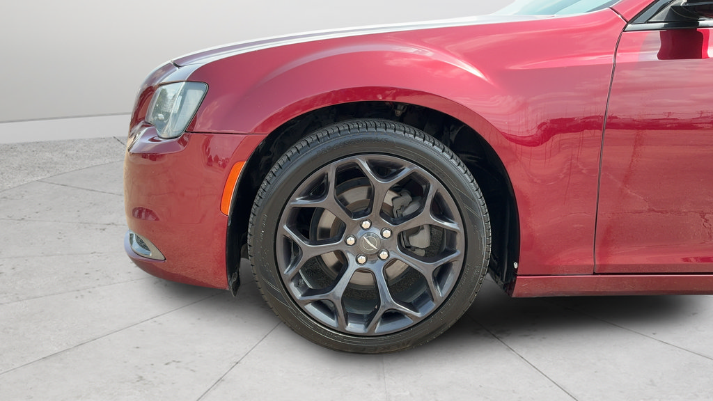 Used 2020 Chrysler 300 Touring w/ Sport Appearance Package RWD image 25
