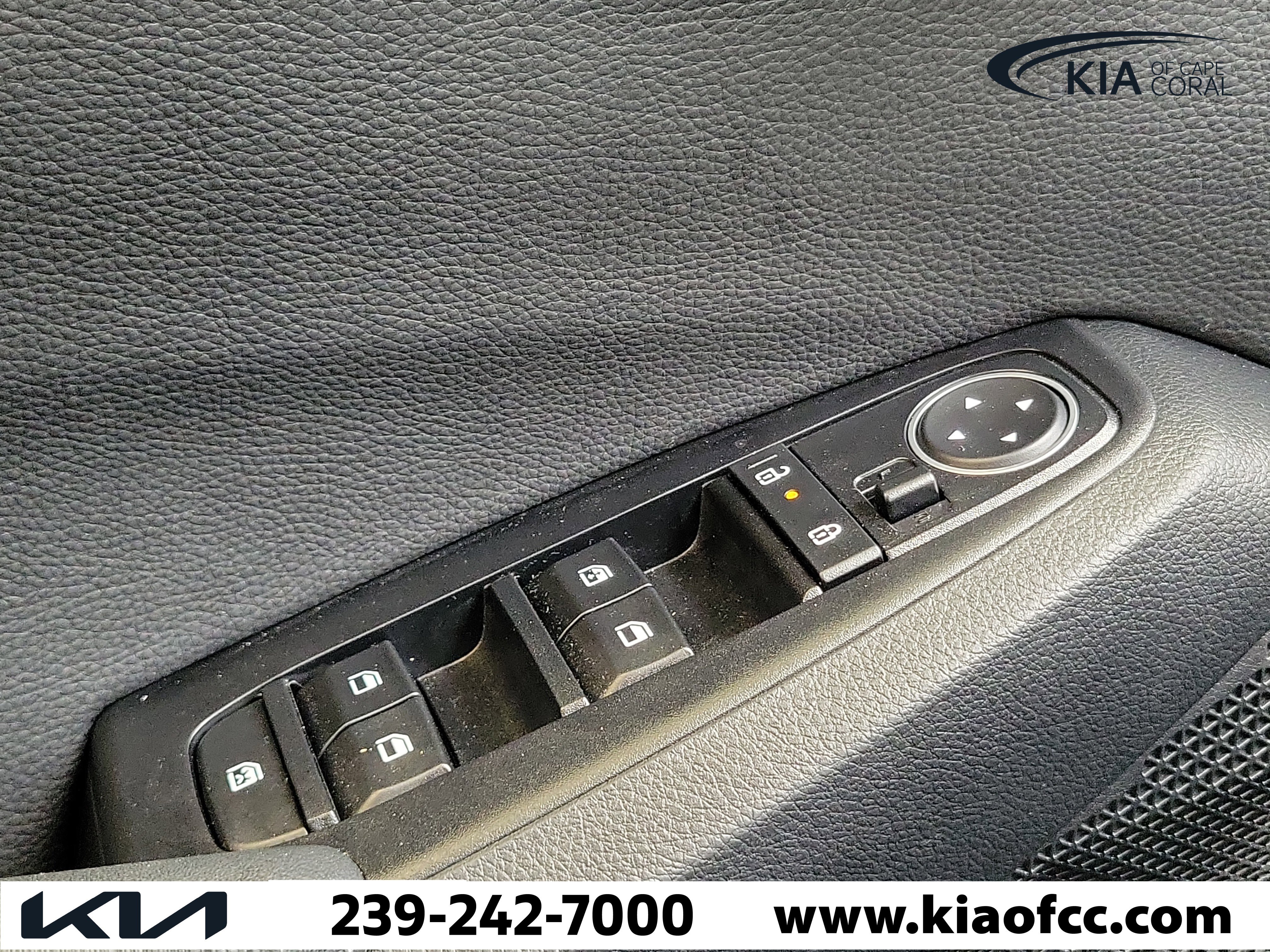 Certified 2025 Kia Seltos S AWD/4WD image 22