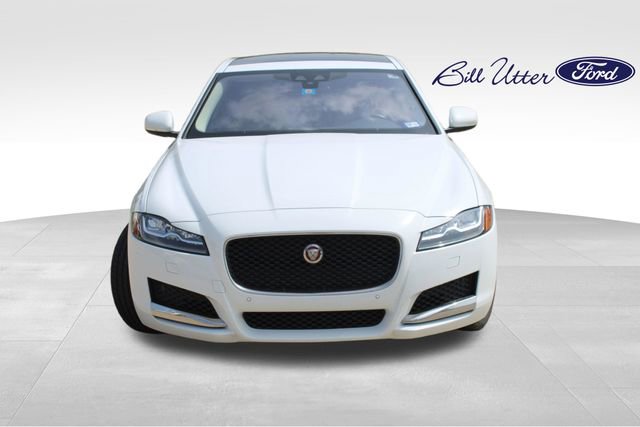 Used 2016 Jaguar XF Premium RWD image 2