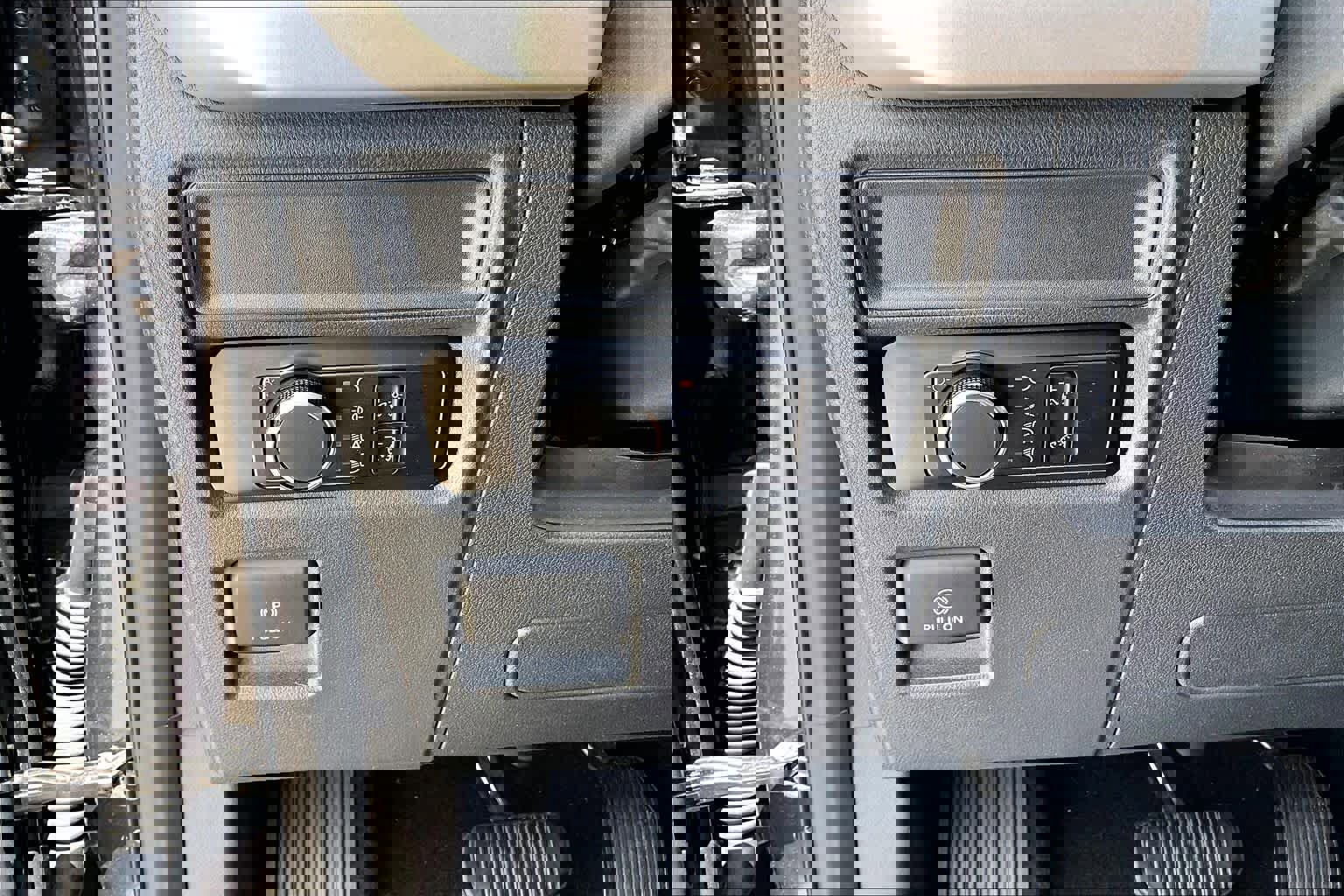 Used 2024 Ford Expedition XLT image 33