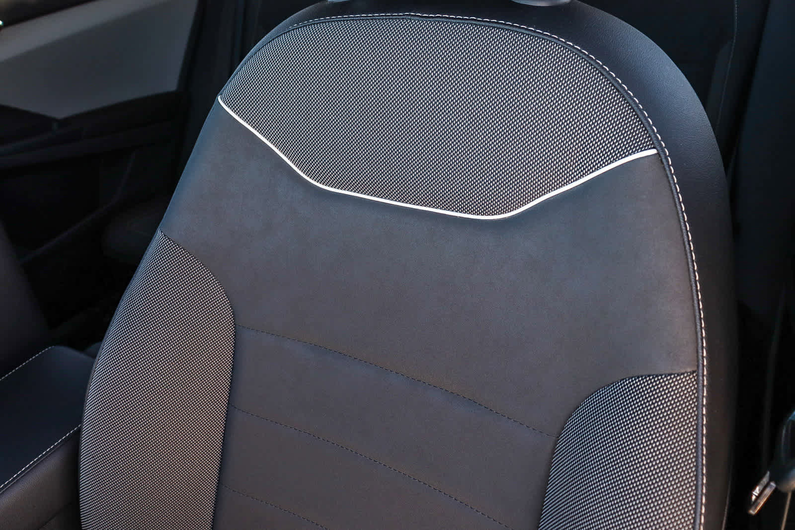 Used 2023 Volkswagen Taos SE w/ Panoramic Sunroof Package image 27