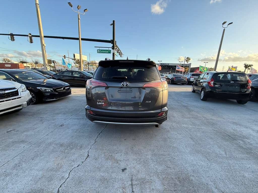 Used 2017 Toyota RAV4 XLE FWD image 12