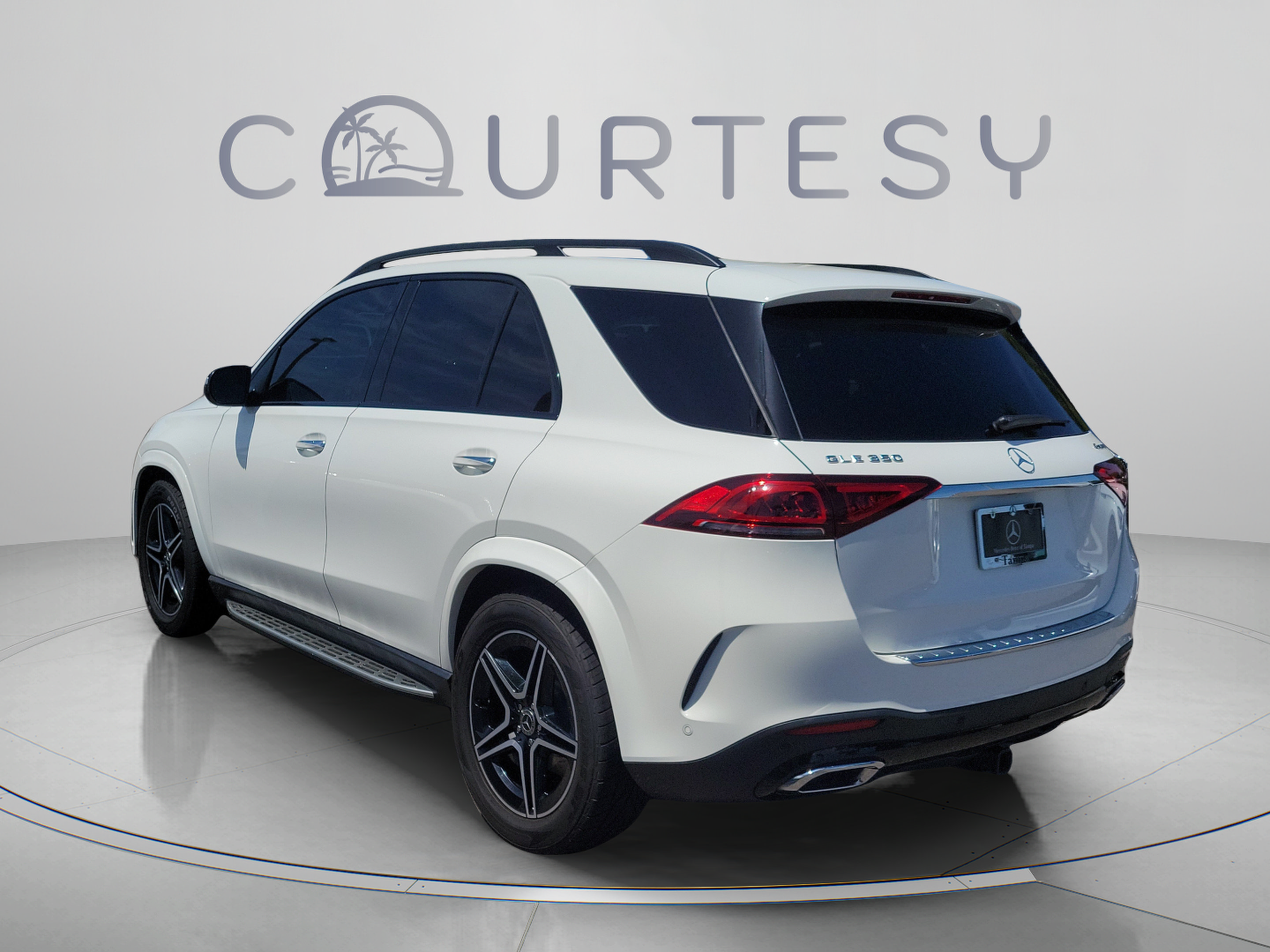 Used 2021 Mercedes-Benz GLE 350 4MATIC image 2