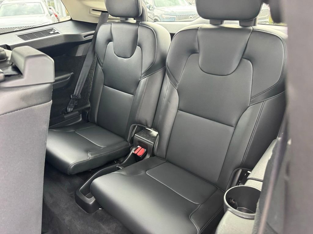 Used 2018 Volvo XC90 T5 Momentum w/ Convenience Package image 10