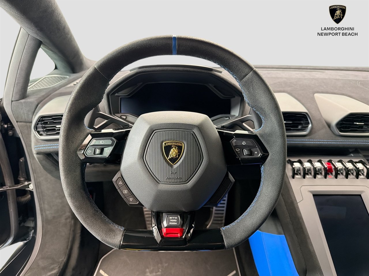 Used 2024 Lamborghini Huracan STO RWD image 32
