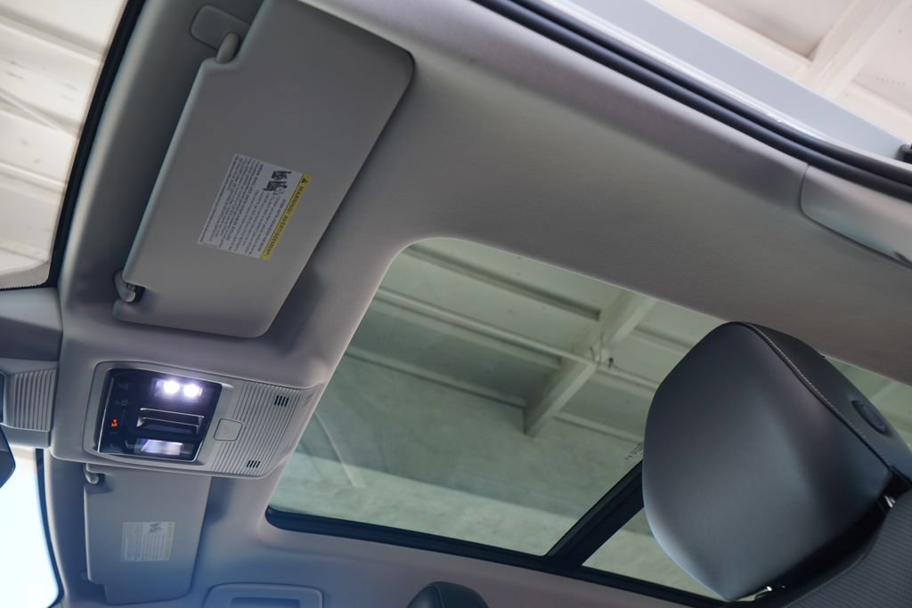 New 2026 Volkswagen Tiguan SE FWD image 12