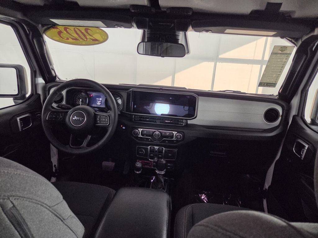 Certified 2025 Jeep Wrangler Willys image 30