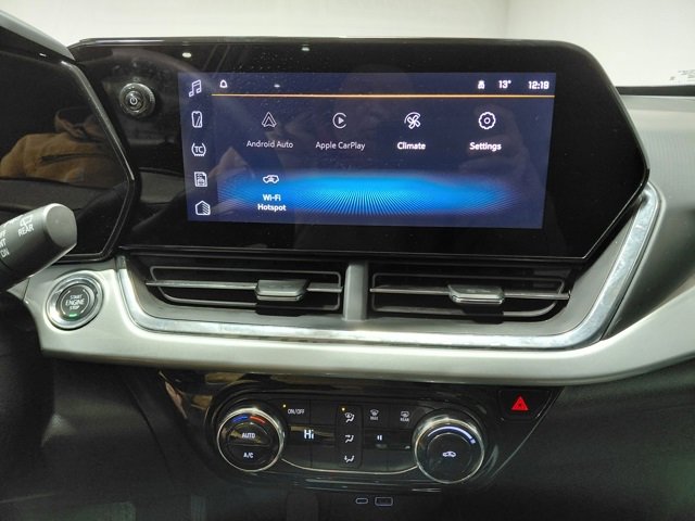 Used 2025 Chevrolet Trax LT image 24