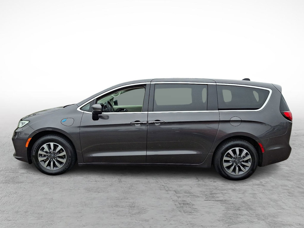 Used 2023 Chrysler Pacifica Touring-L image 2