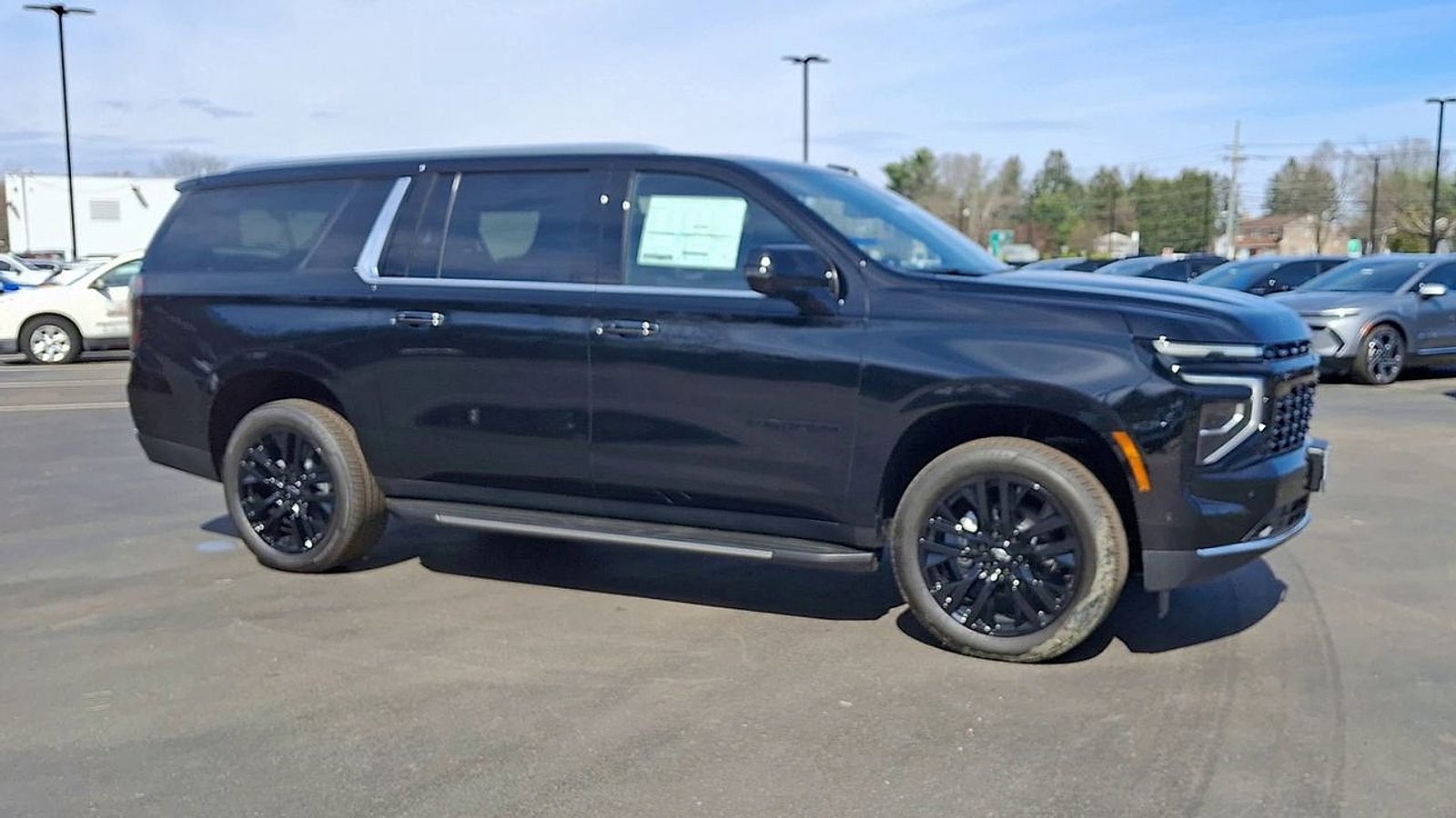 New 2026 Chevrolet Suburban Premier image 4