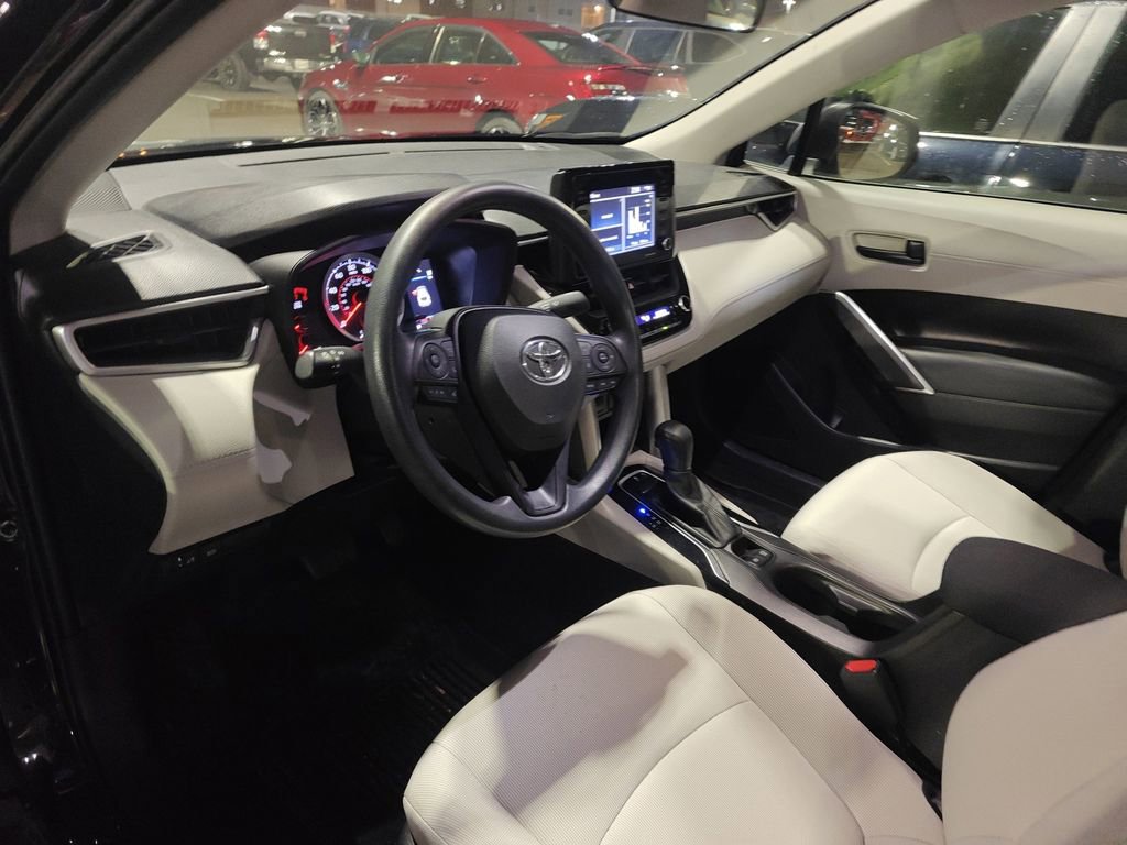 Used 2022 Toyota Corolla Cross L image 7