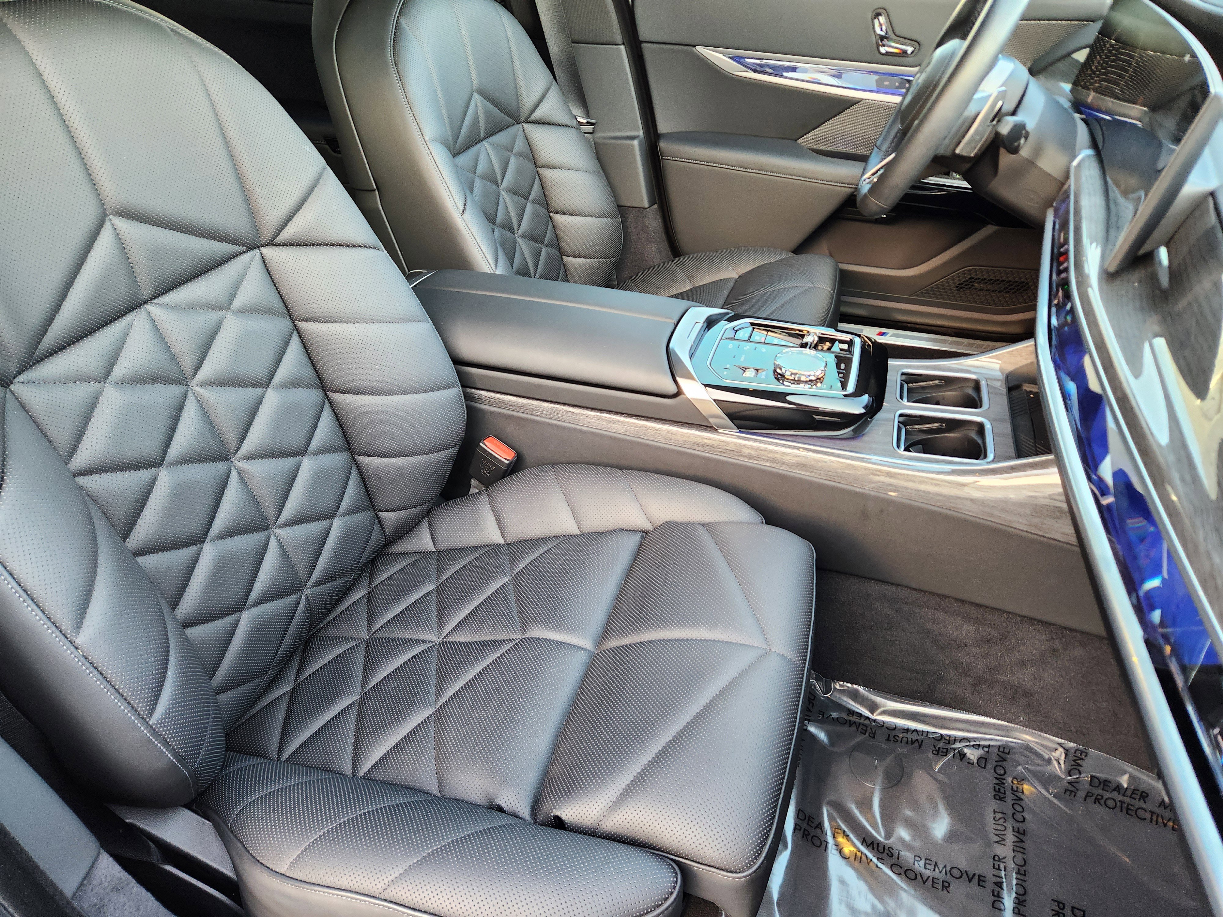 Used 2025 BMW 740i xDrive w/ Premium Package image 13