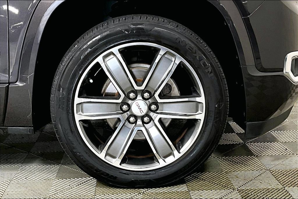 Used 2017 GMC Acadia Denali w/ Technology Package image 8