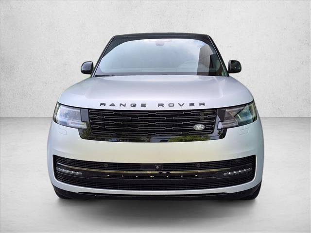 Used 2025 Land Rover Range Rover SE AWD/4WD image 2
