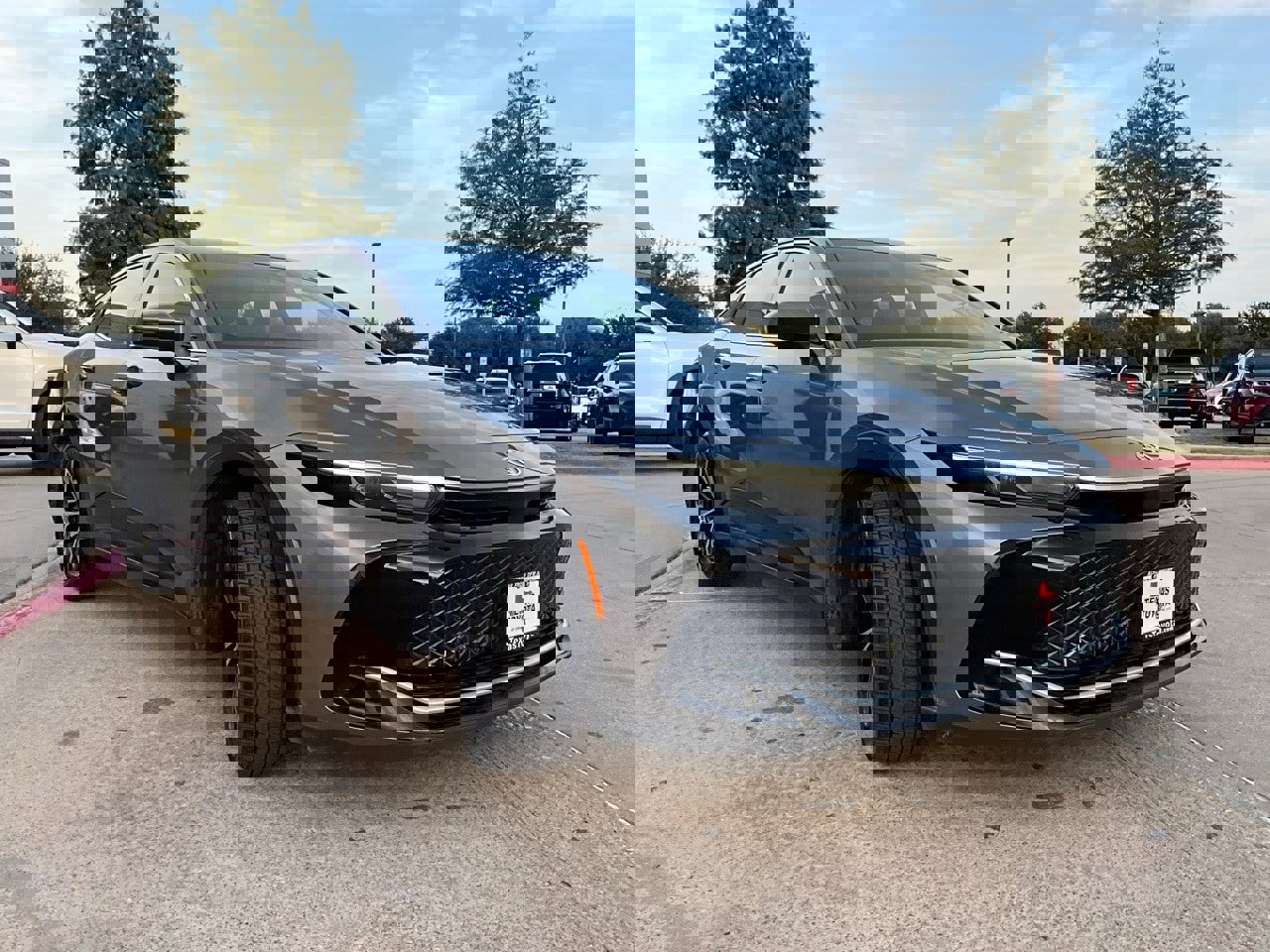 Used 2025 Toyota Crown XLE image 5