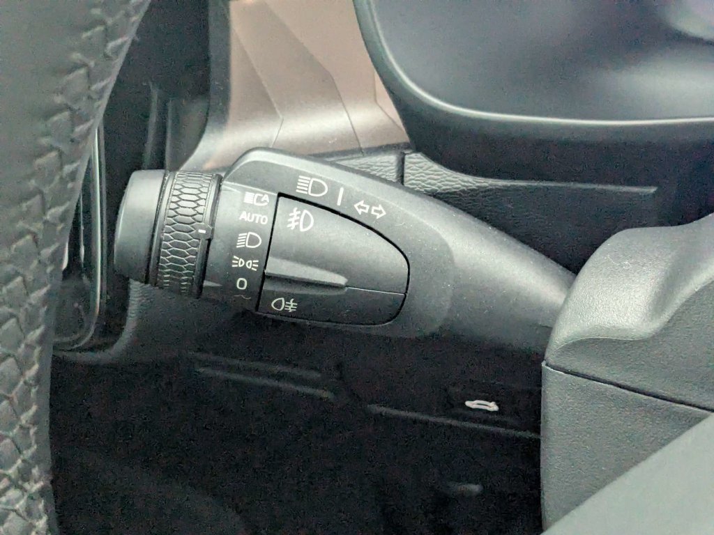 Certified 2024 Volvo C40 Recharge Core AWD/4WD image 36