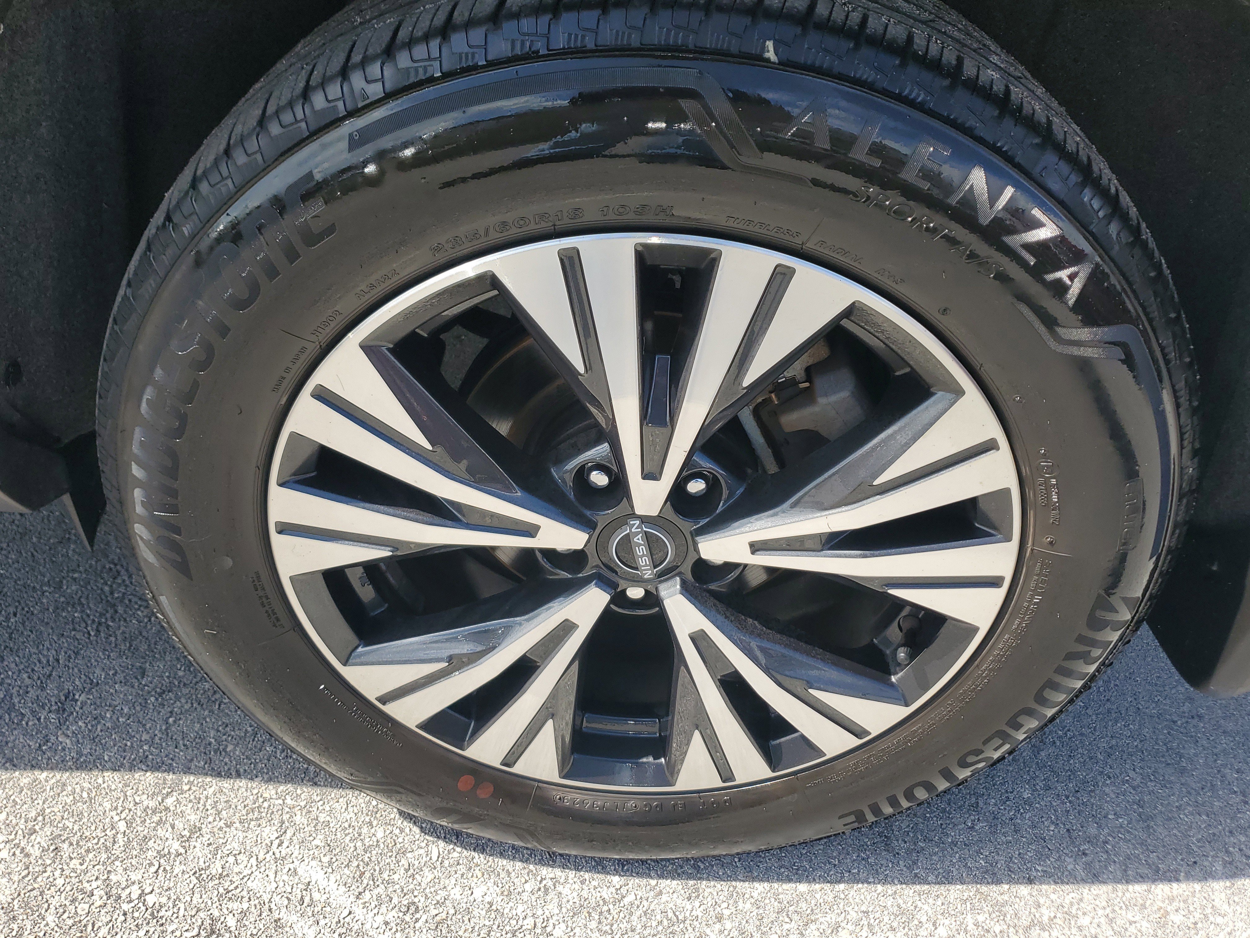 Used 2023 Nissan Rogue SV image 30