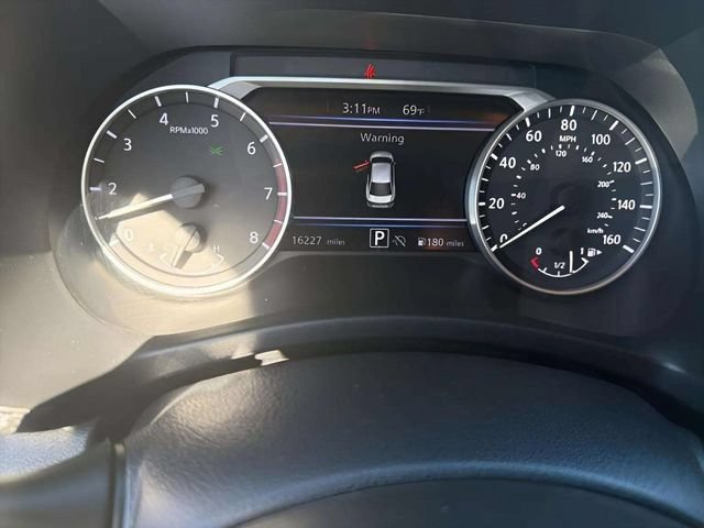Used 2025 Nissan Sentra SR w/ SR Premium Package FWD image 13