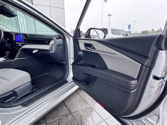 New 2026 Toyota Camry Hybrid FWD image 25