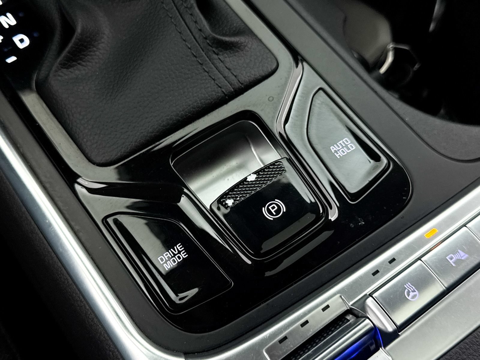 Certified 2025 Kia Carnival SX Prestige FWD image 11