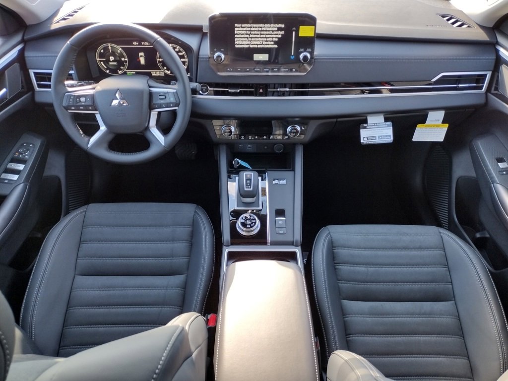 New 2025 Mitsubishi Outlander SE image 2