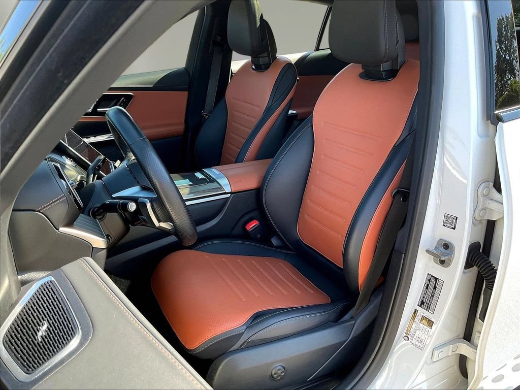 Used 2024 Mercedes-Benz GLC 300 4MATIC image 23