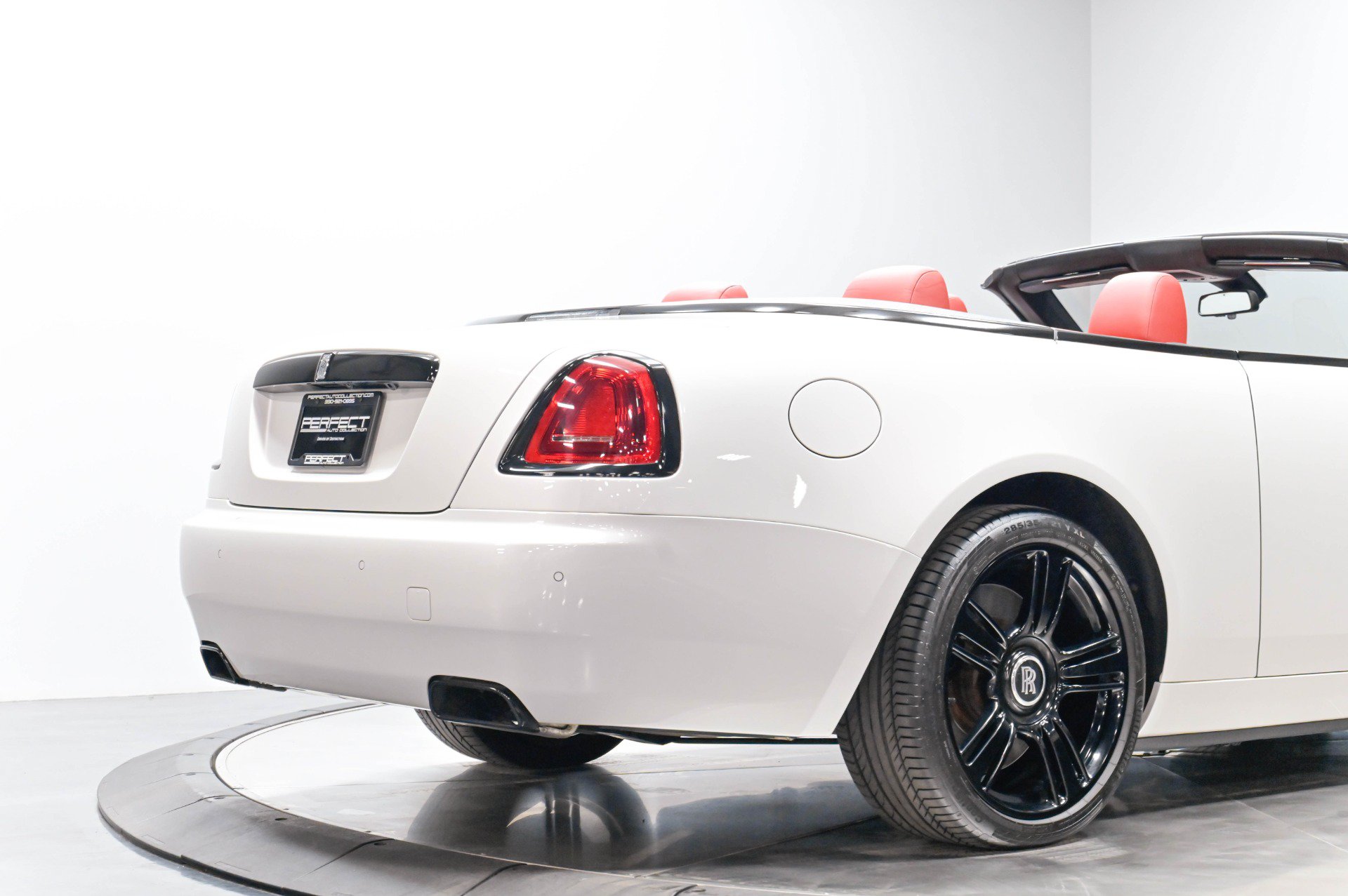 Used 2017 Rolls-Royce Dawn RWD image 18