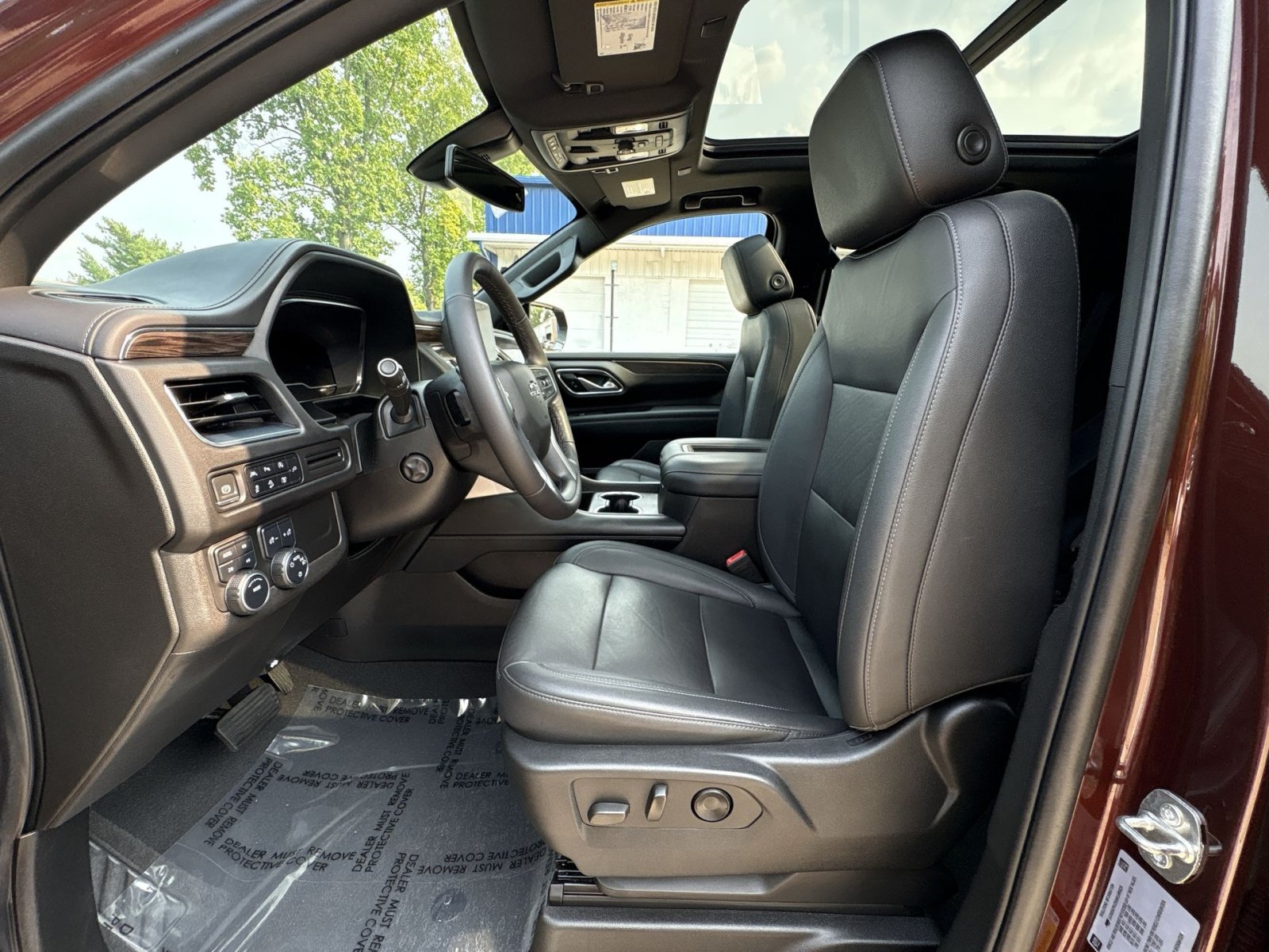 Used 2022 Chevrolet Tahoe Z71 w/ Luxury Package AWD/4WD image 18