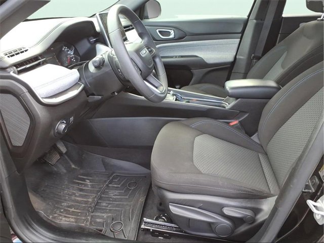 Used 2023 Jeep Compass Sport image 7