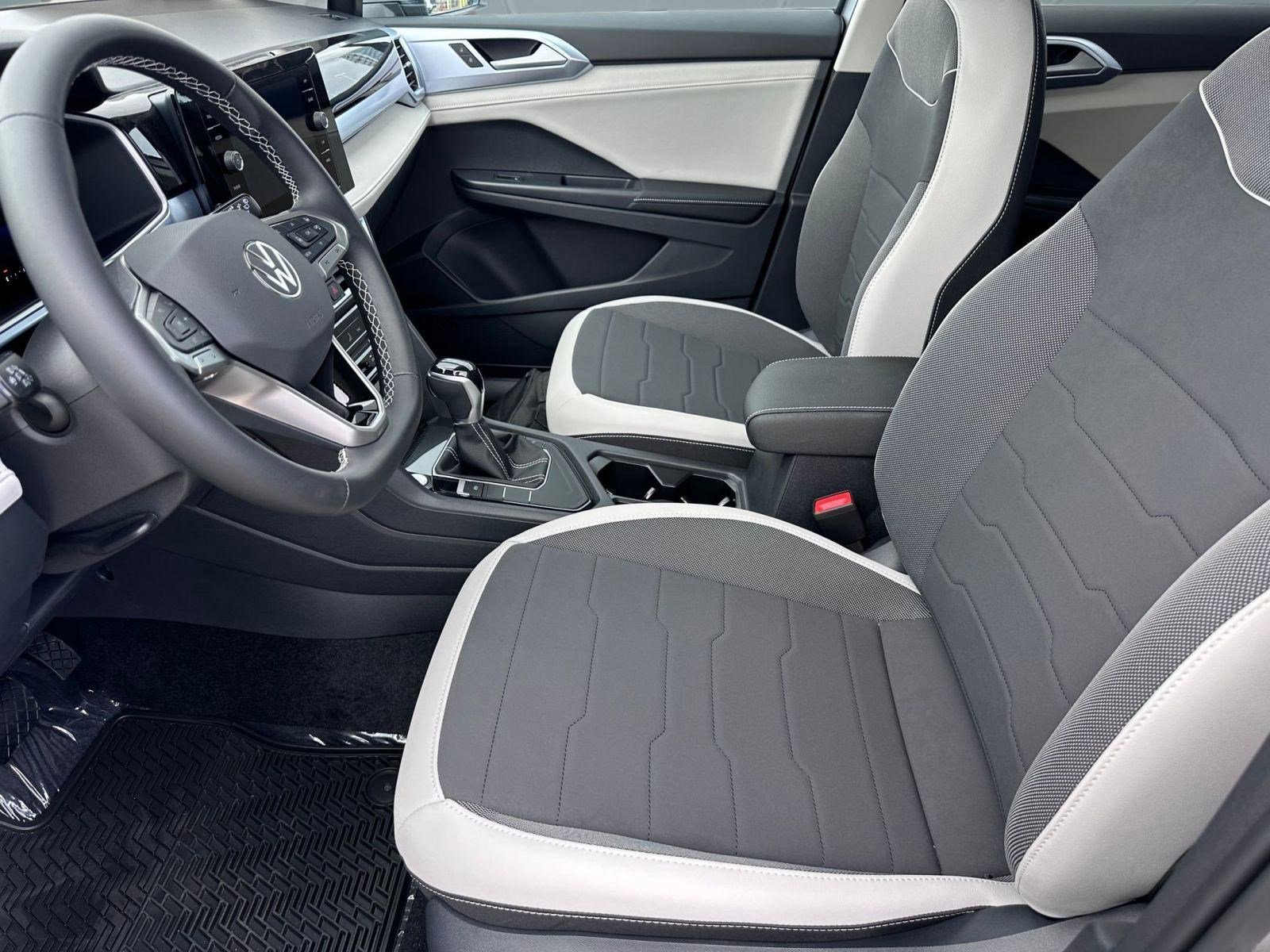 New 2026 Volkswagen Taos SE image 4