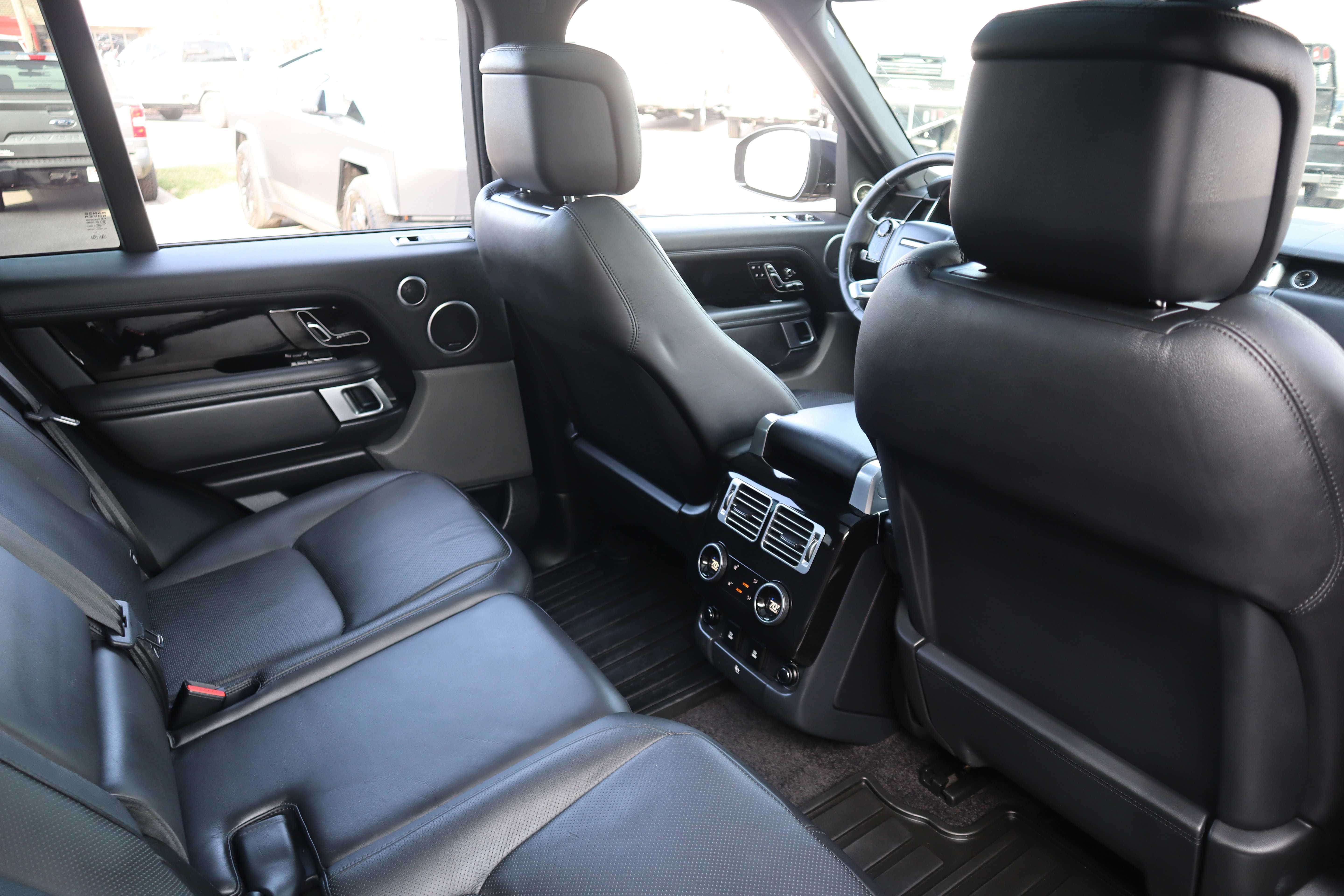 Used 2020 Land Rover Range Rover HSE image 33