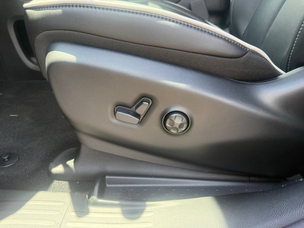 New 2027 Chrysler Pacifica Limited w/ Family Tech Group FWD image 15