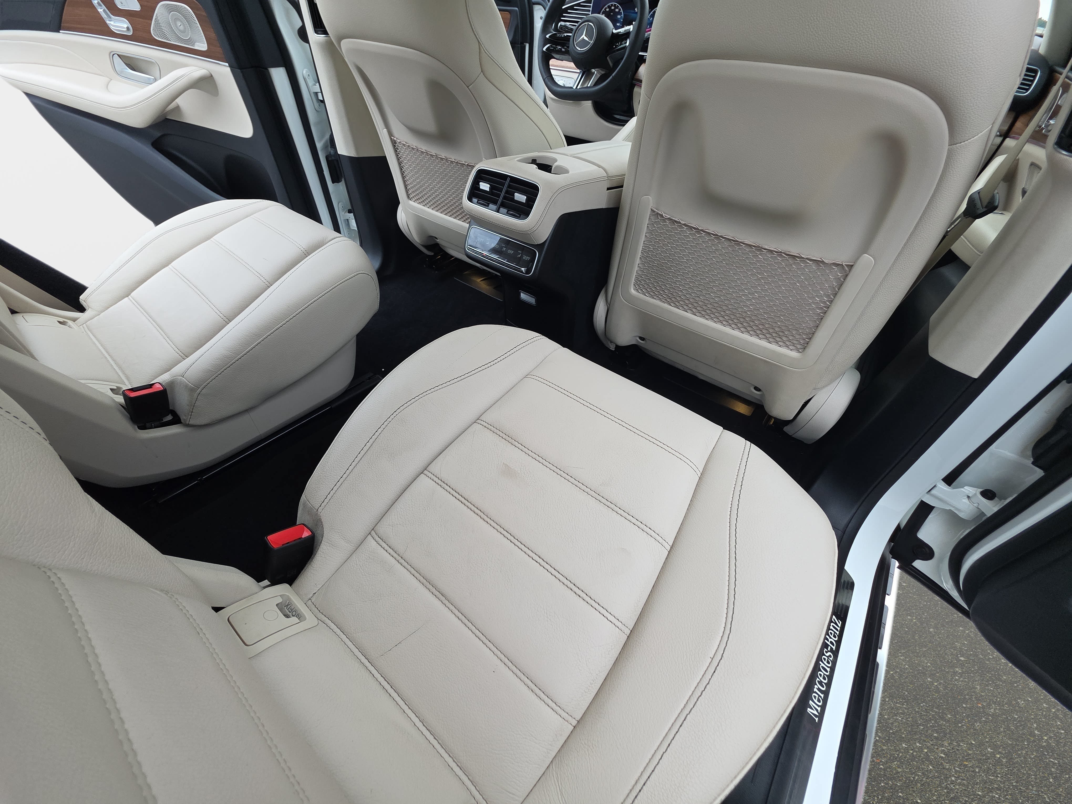 Used 2024 Mercedes-Benz GLS 450 4MATIC image 11