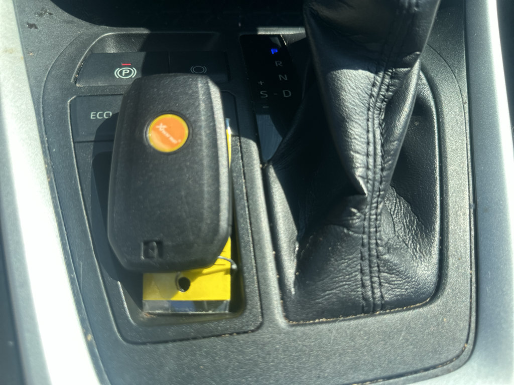 Used 2020 Toyota RAV4 XLE w/ Convenience Package FWD image 8