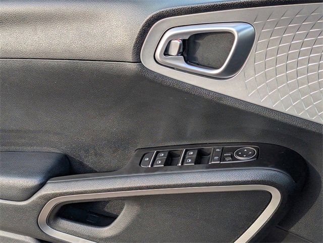 Used 2023 Kia Soul LX w/ LX Technology Package image 24