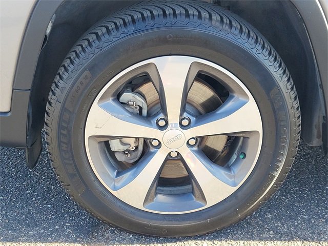 Used 2019 Jeep Cherokee Limited image 18