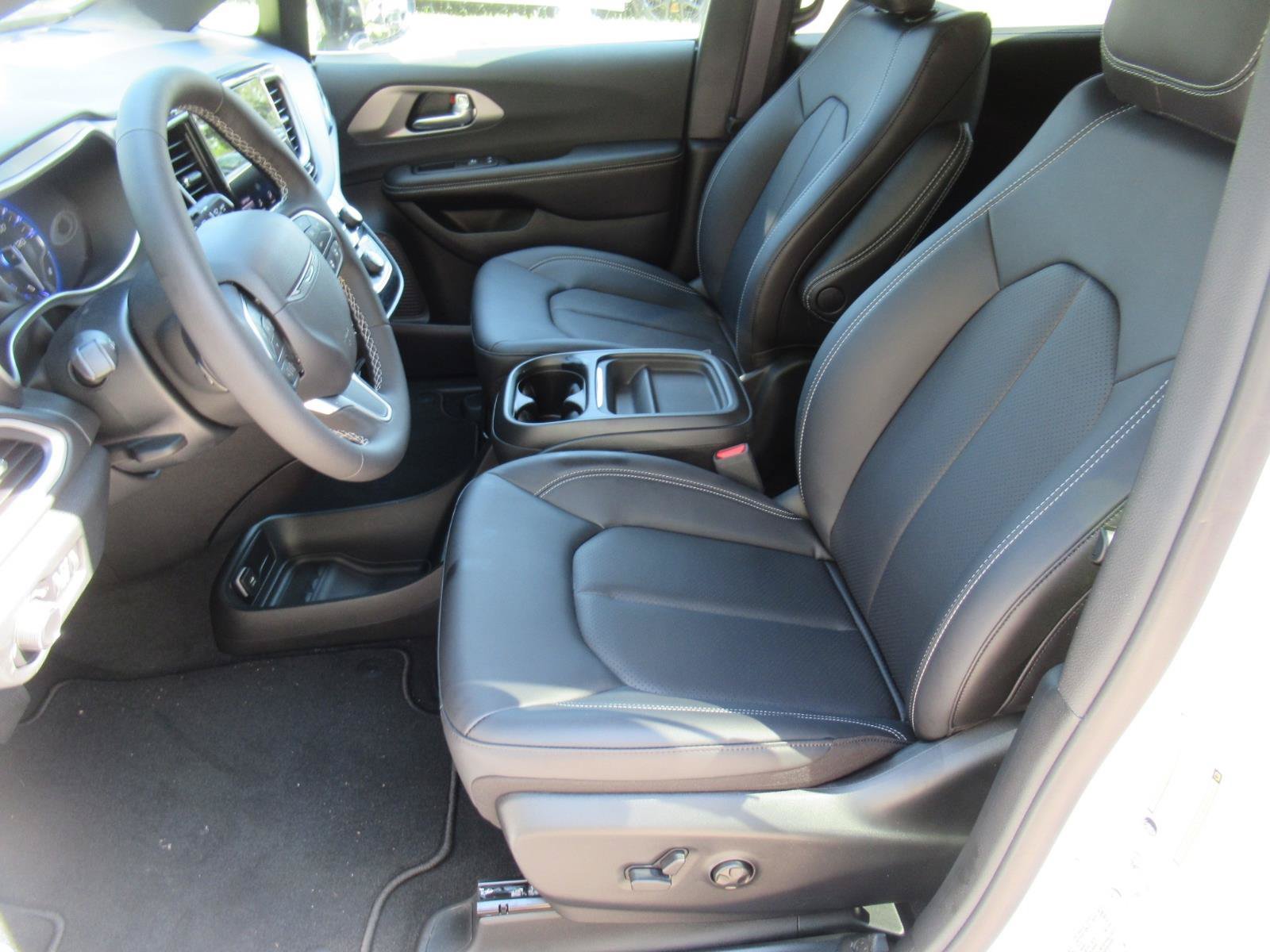 New 2027 Chrysler Pacifica LX FWD image 16
