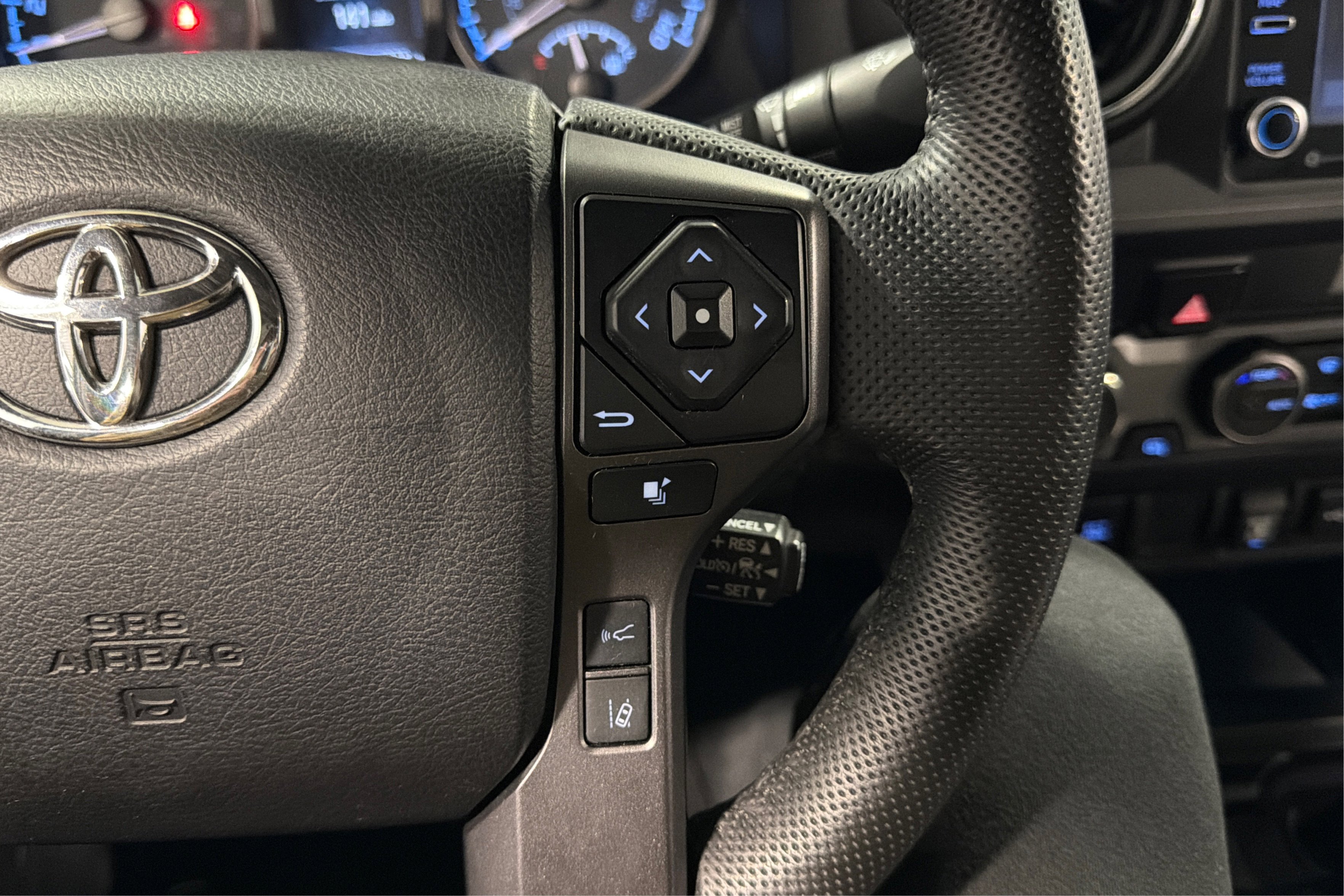 Used 2022 Toyota Tacoma TRD Off-Road AWD/4WD image 23