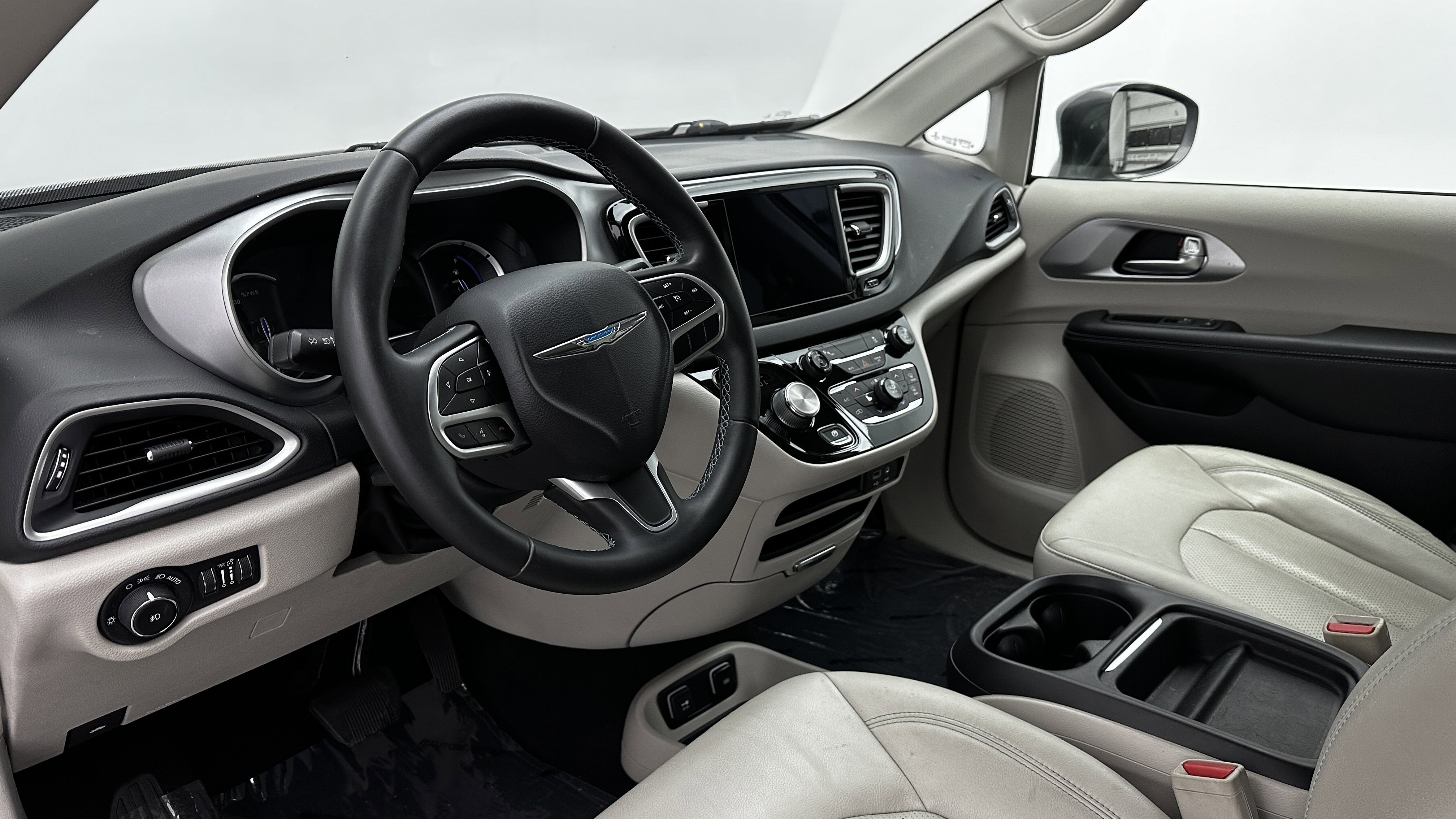 Used 2018 Chrysler Pacifica Touring-L image 8