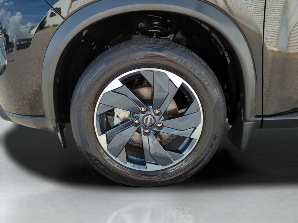 Certified 2025 Nissan Rogue SV FWD image 26